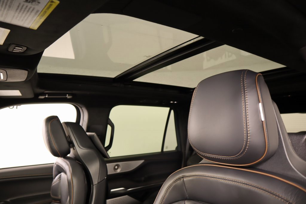 New 2025 Lincoln Navigator Black Label image 17