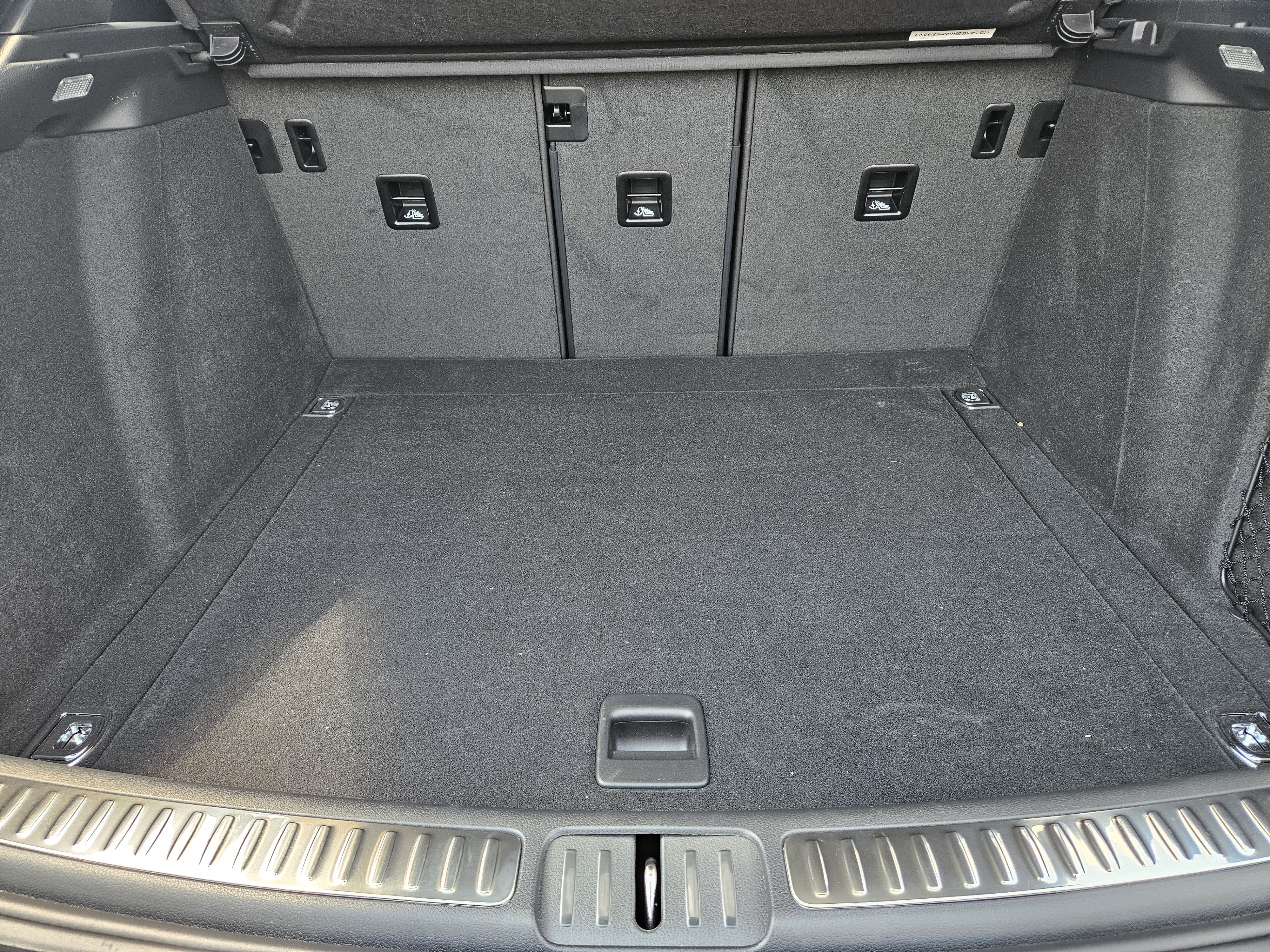 Certified 2025 Porsche Macan AWD/4WD image 31