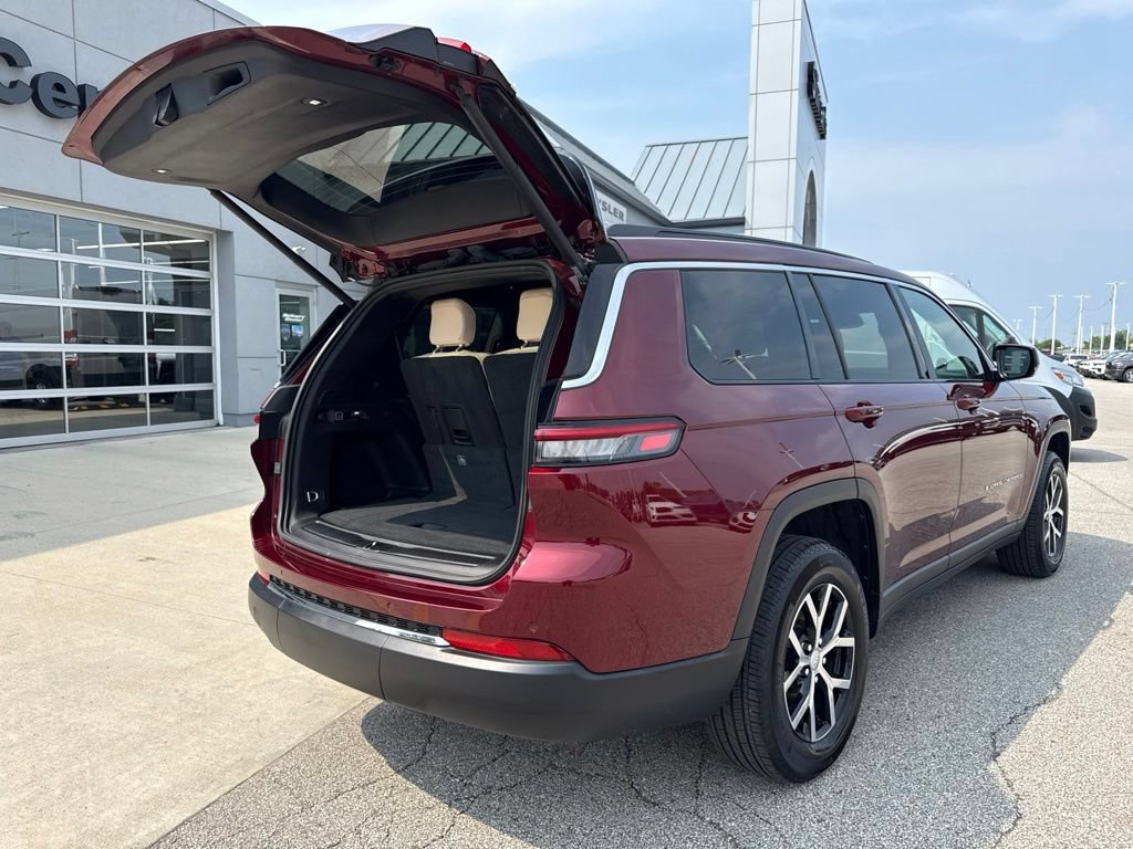 Used 2025 Jeep Grand Cherokee L Limited AWD/4WD image 15