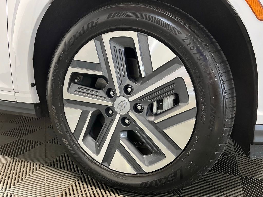 Used 2023 Hyundai Kona SEL image 3