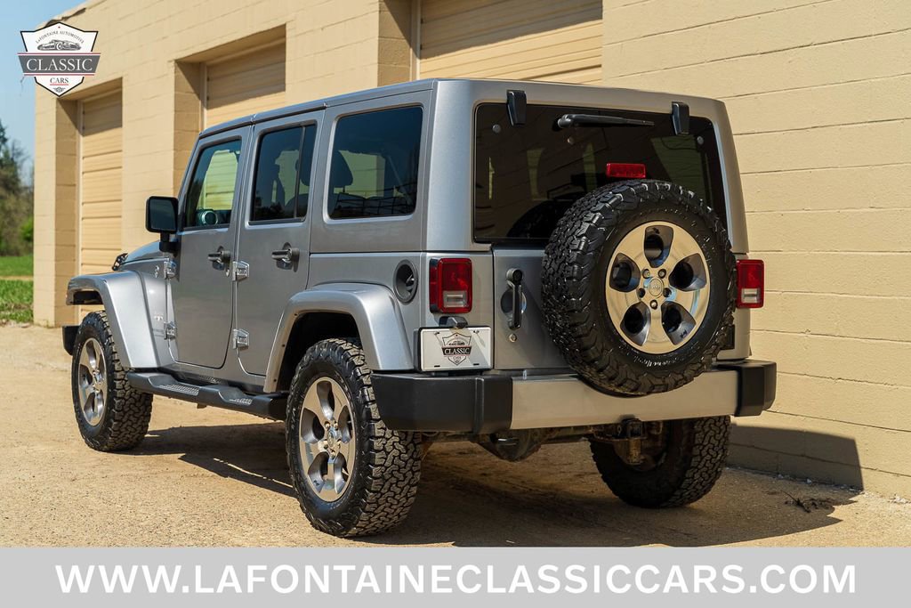 Used 2018 Jeep Wrangler Unlimited Sahara w/ Dual Top Group AWD/4WD image 2