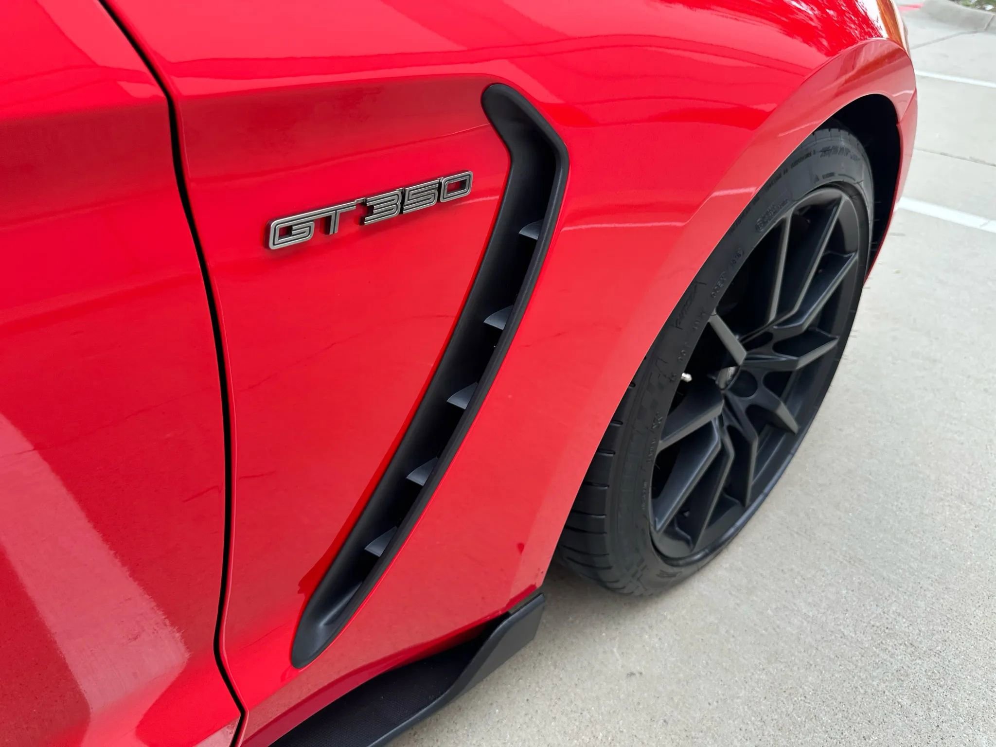 Used 2016 Ford Mustang Shelby GT350 w/ Technology Package image 8