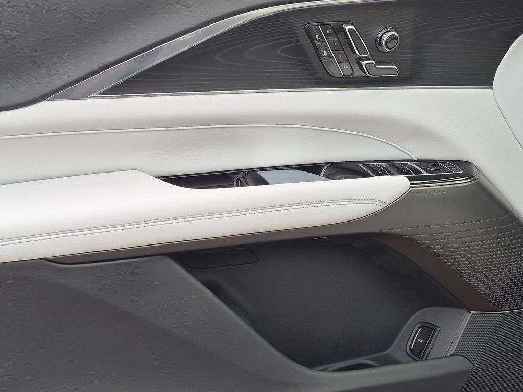 Certified 2024 Cadillac Lyriq Luxury RWD image 15