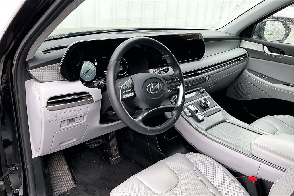 Used 2025 Hyundai Palisade SEL FWD image 16