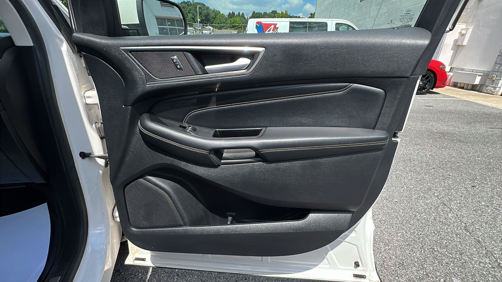 Used 2015 Ford Edge Titanium w/ Equipment Group 302A AWD/4WD image 12