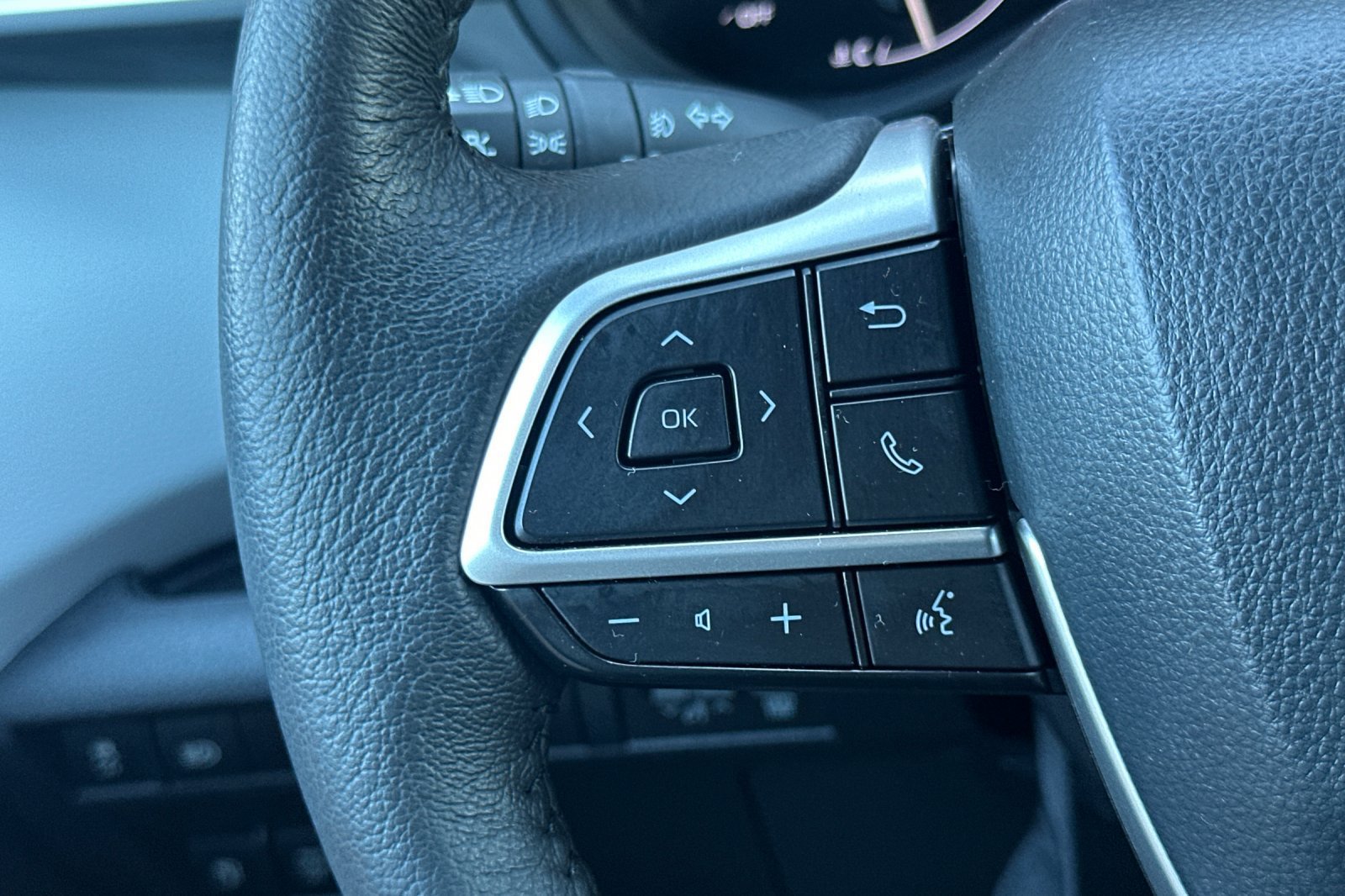 Certified 2025 Toyota Sienna XLE FWD image 27