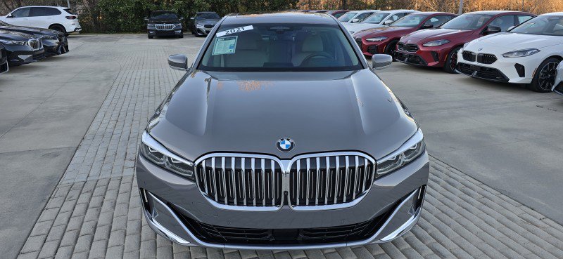 Used 2021 BMW 750i xDrive w/ Executive Package image 3