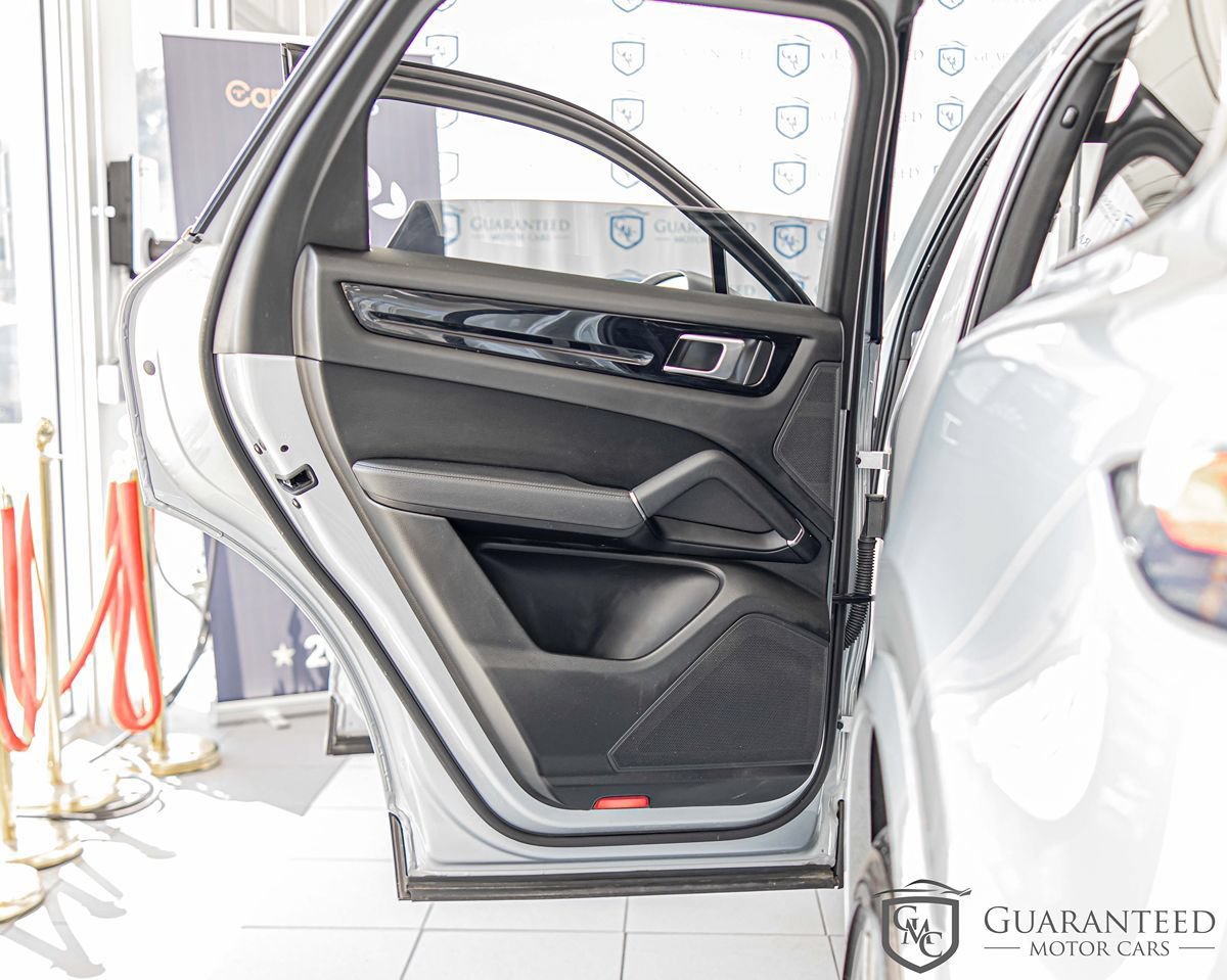 Used 2023 Porsche Cayenne w/ Premium Package AWD/4WD image 34