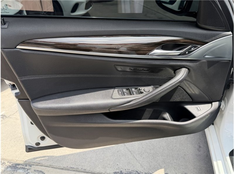 Used 2018 BMW 540i RWD image 16