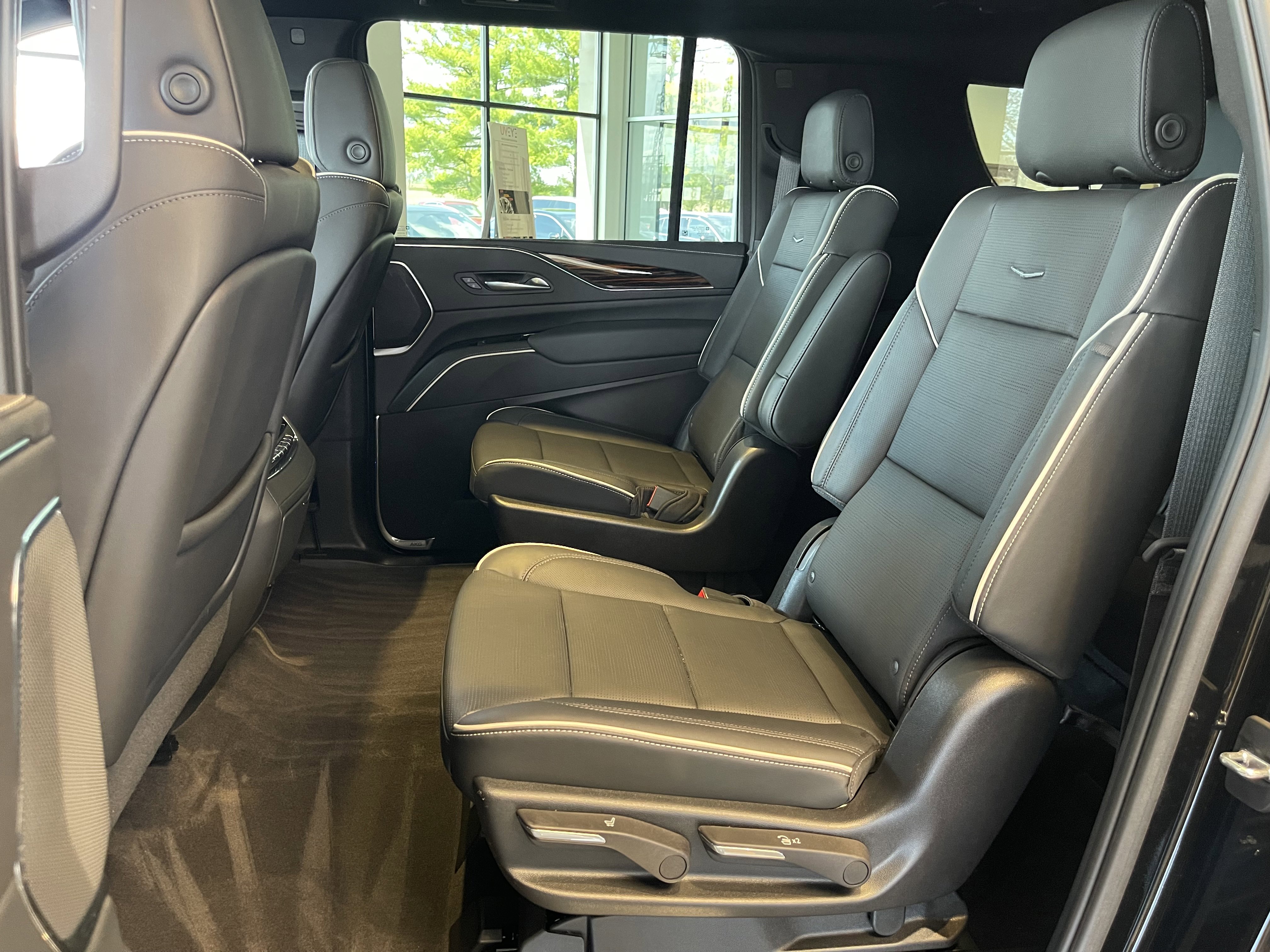 Certified 2023 Cadillac Escalade ESV Premium Luxury w/ LPO, Radiant Package image 18