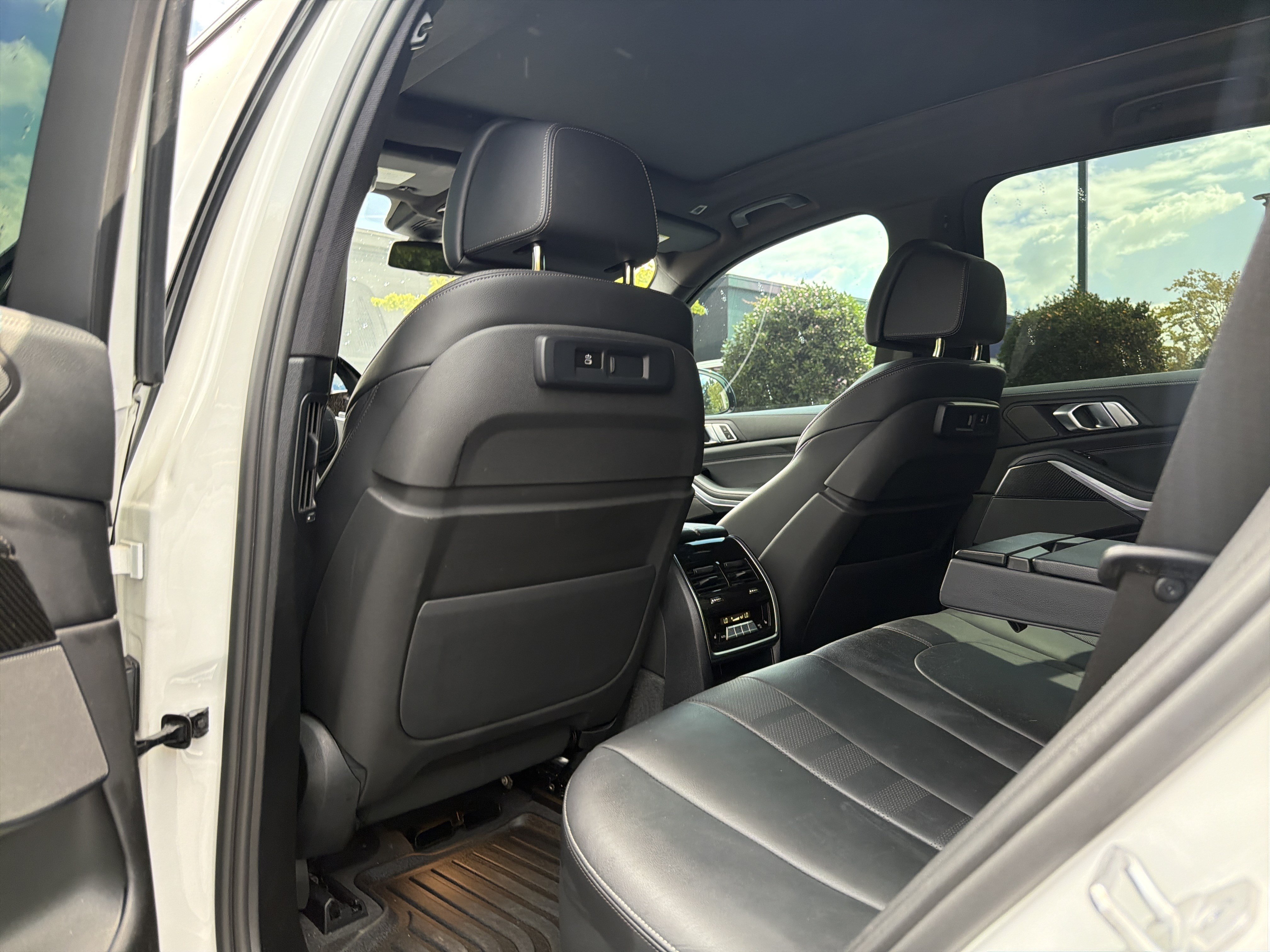 Used 2022 BMW X5 M50i AWD/4WD image 23
