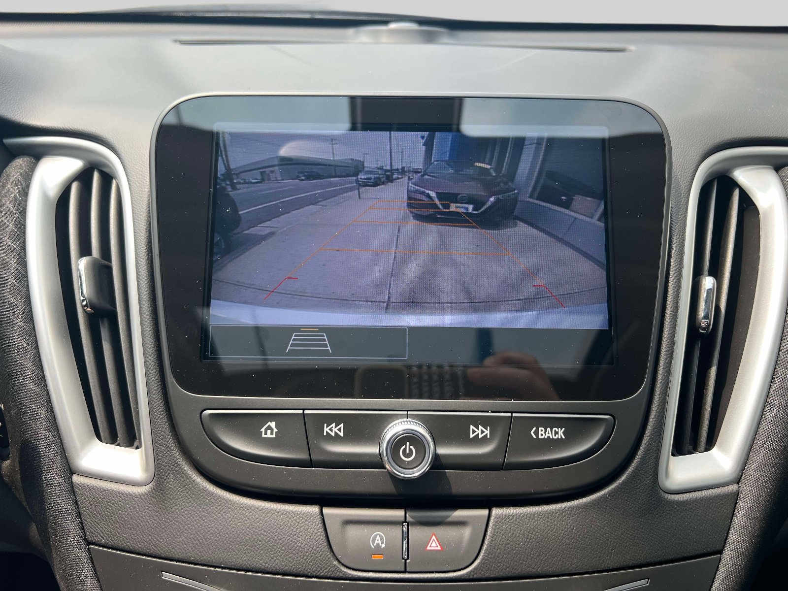 Used 2022 Chevrolet Malibu LT FWD image 27