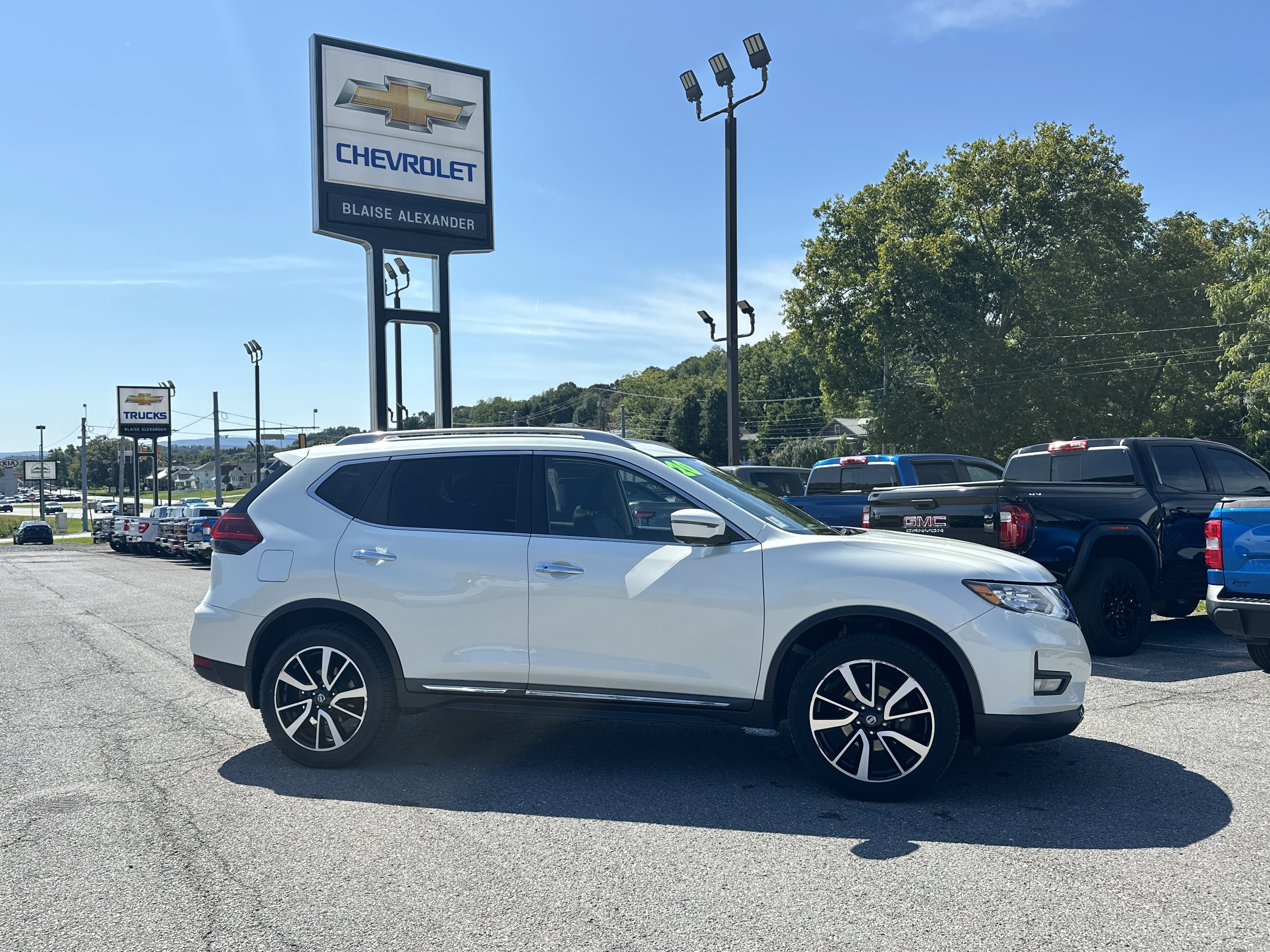 Used 2020 Nissan Rogue SL w/ Premium Package AWD/4WD image 2