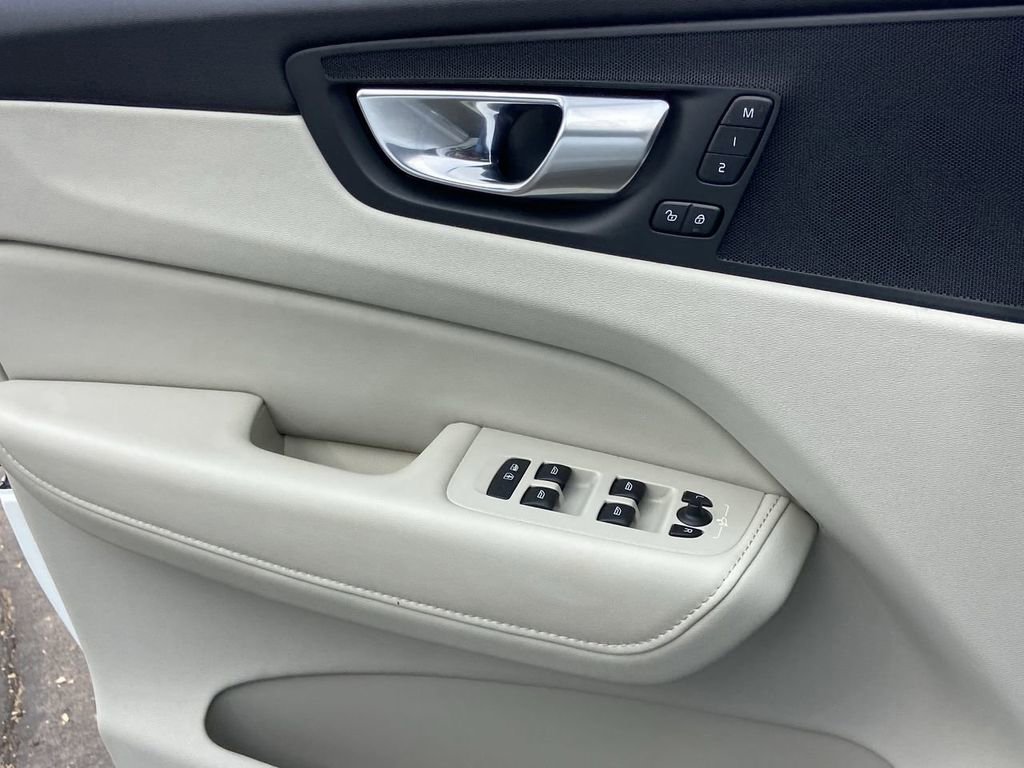 Used 2023 Volvo XC60 B5 Plus AWD/4WD image 20