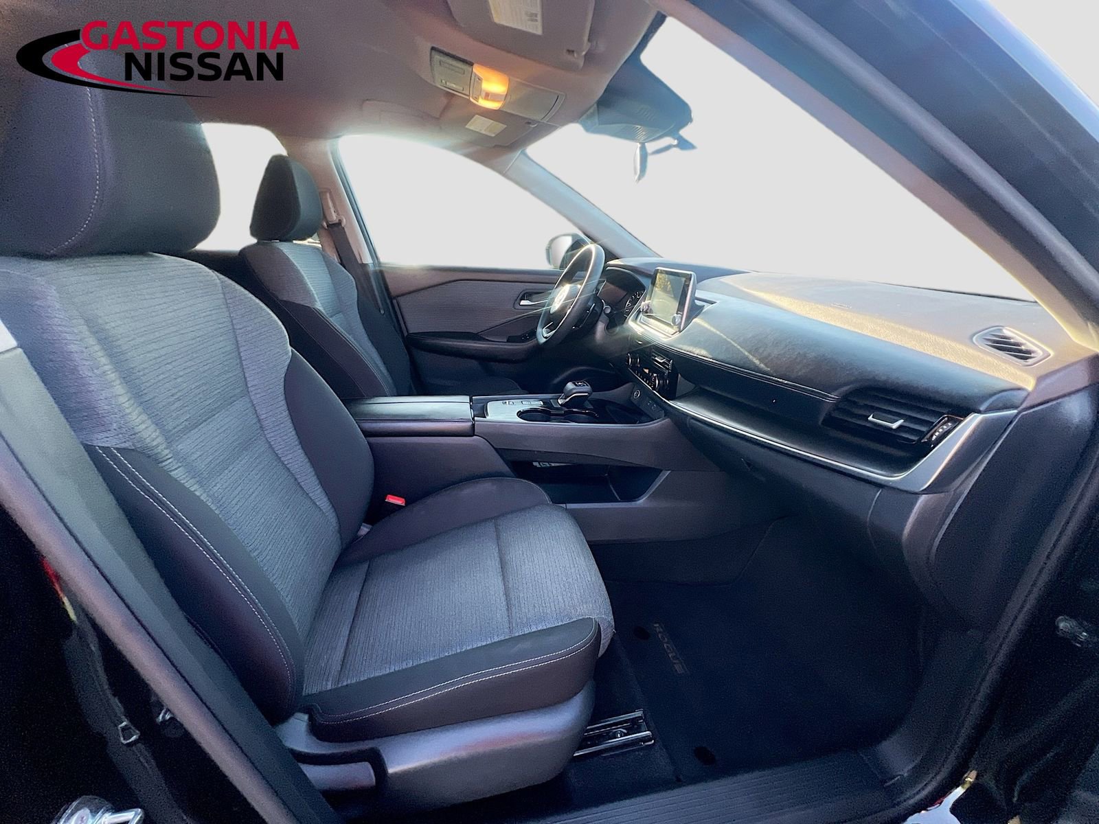 Used 2021 Nissan Rogue SV image 36