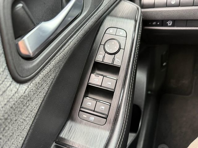 Used 2023 Nissan Rogue SV image 18