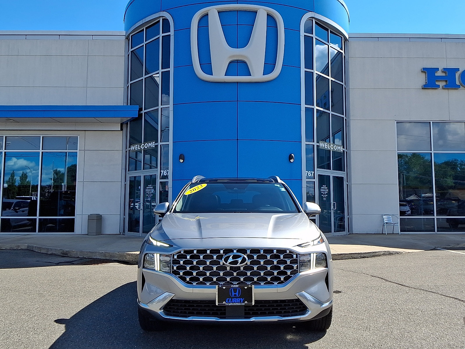 Used 2023 Hyundai Santa Fe SEL w/ Premium Package AWD/4WD image 2
