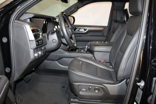 Used 2025 GMC Yukon Denali w/ Advanced Technology Package image 7