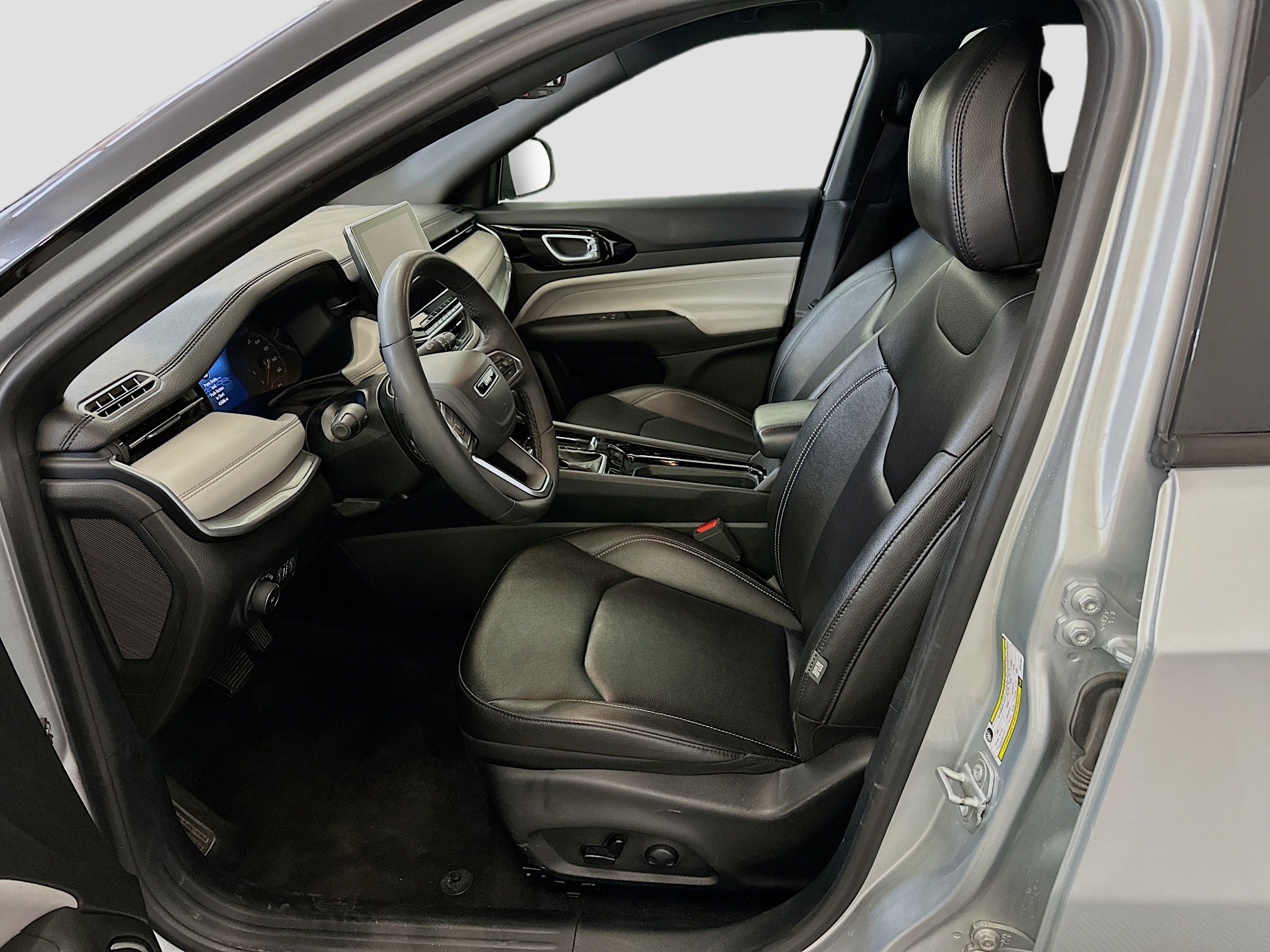 Used 2025 Jeep Compass Limited AWD/4WD image 13