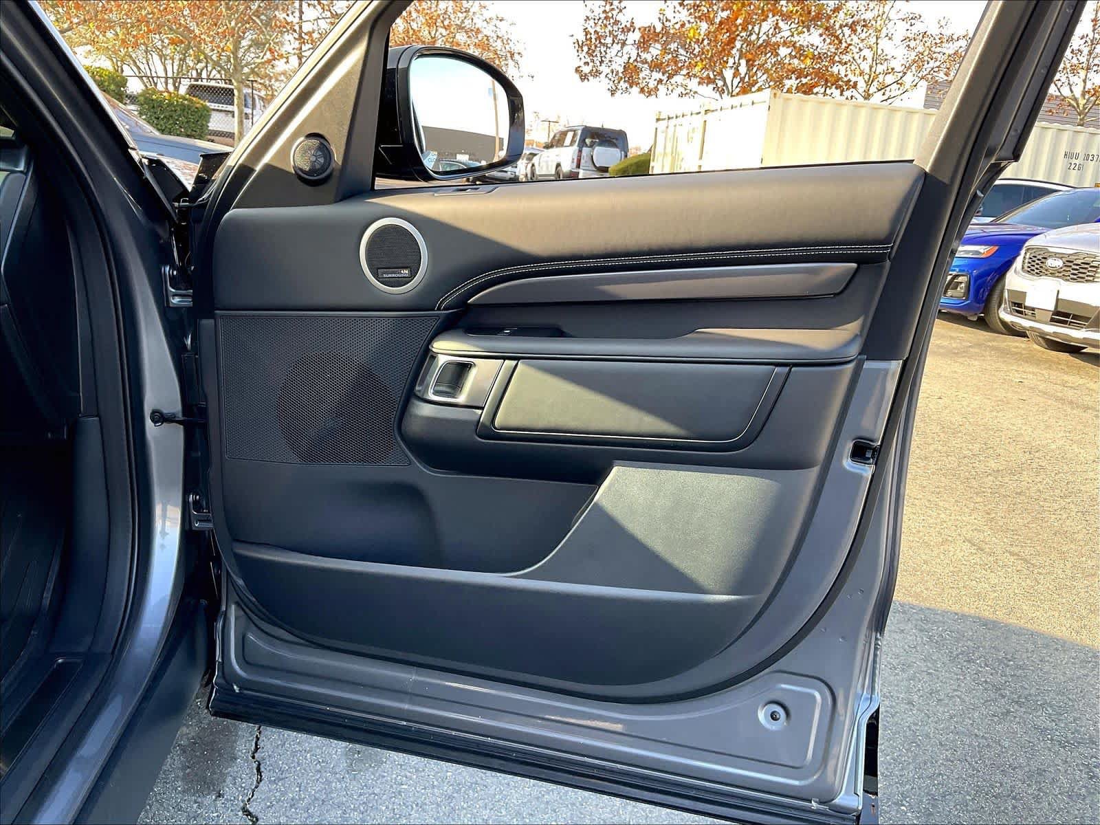 New 2025 Land Rover Discovery Metropolitan Edition AWD/4WD image 30