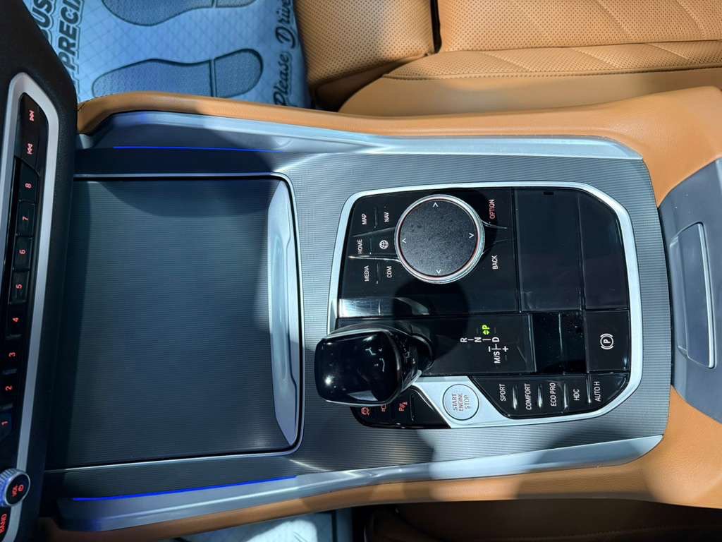 Used 2023 BMW X6 xDrive40i w/ M Sport Package image 19