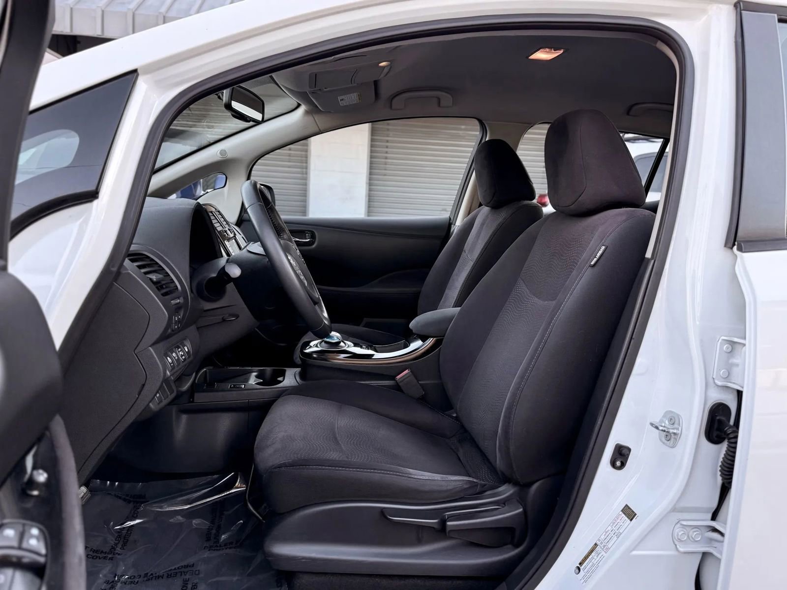 Used 2014 Nissan Leaf SV image 21