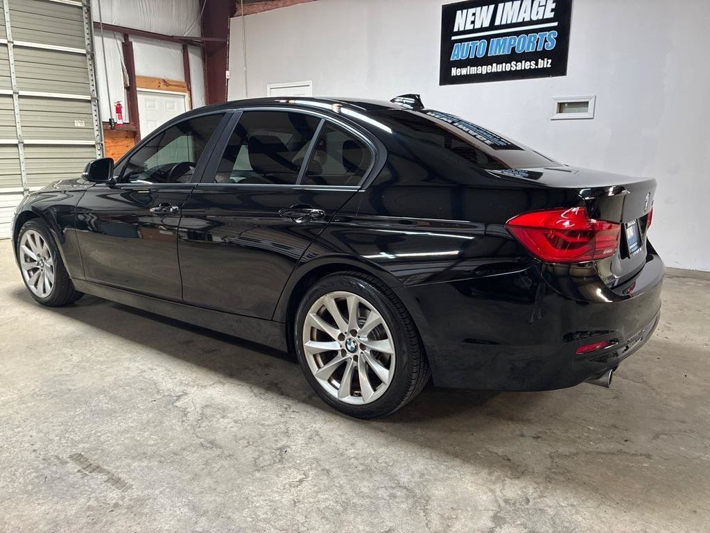 Used 2018 BMW 320i Sedan RWD image 11