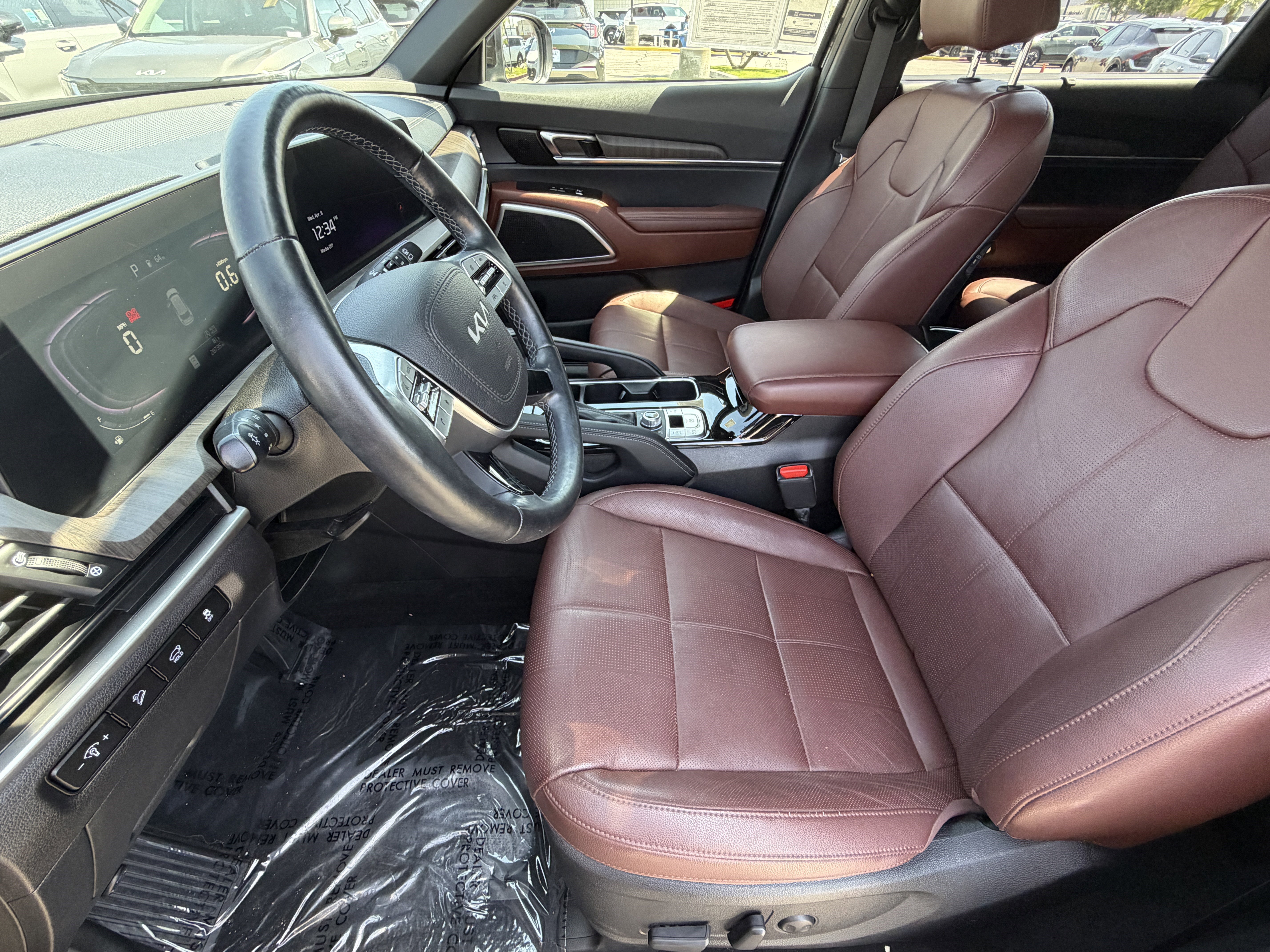 Used 2023 Kia Telluride EX w/ EX Captain's Chair Package image 16