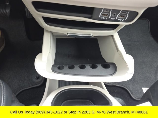 Used 2023 Chrysler Pacifica Touring-L FWD image 27
