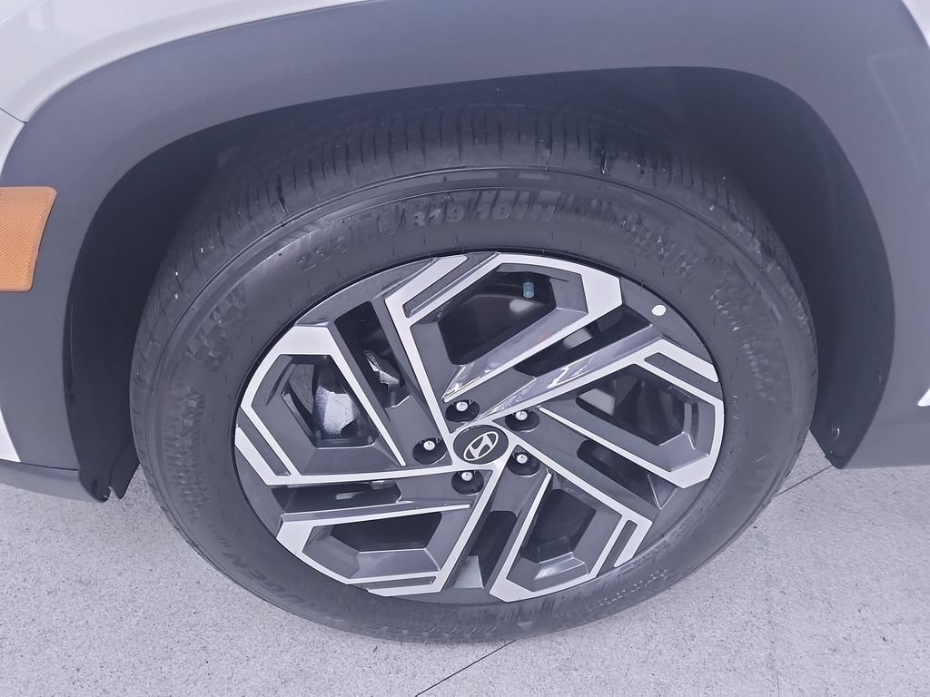 Used 2025 Hyundai Tucson Limited FWD image 10