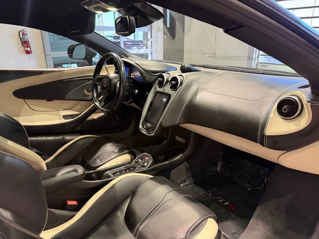 Used 2016 McLaren 570S Coupe RWD image 35