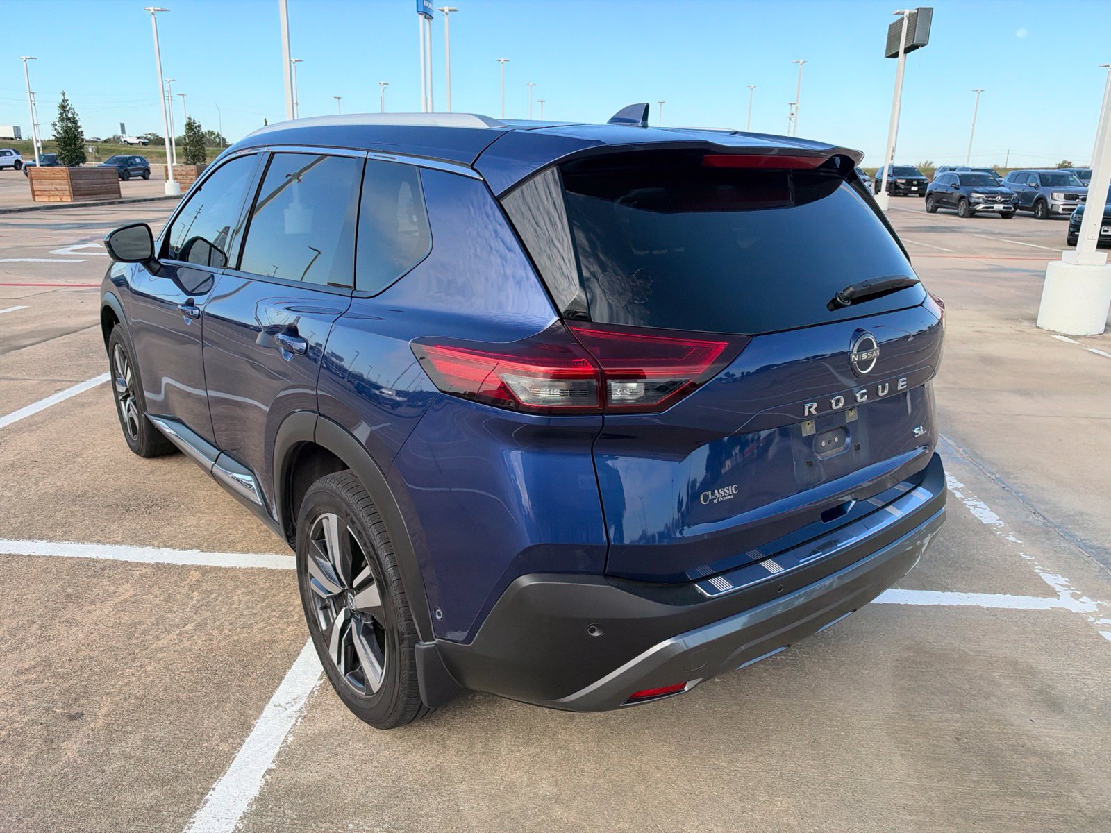 Used 2023 Nissan Rogue SL w/ SL Premium Package FWD image 5