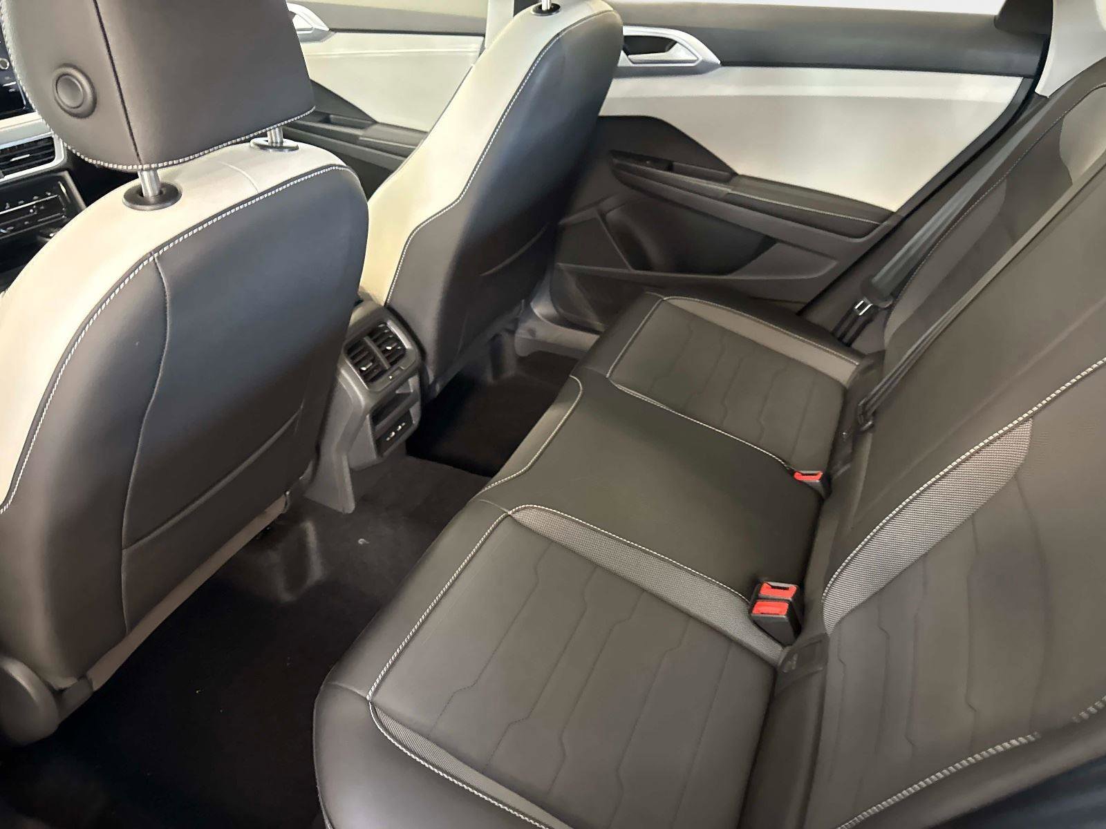 New 2026 Volkswagen Taos SE image 14