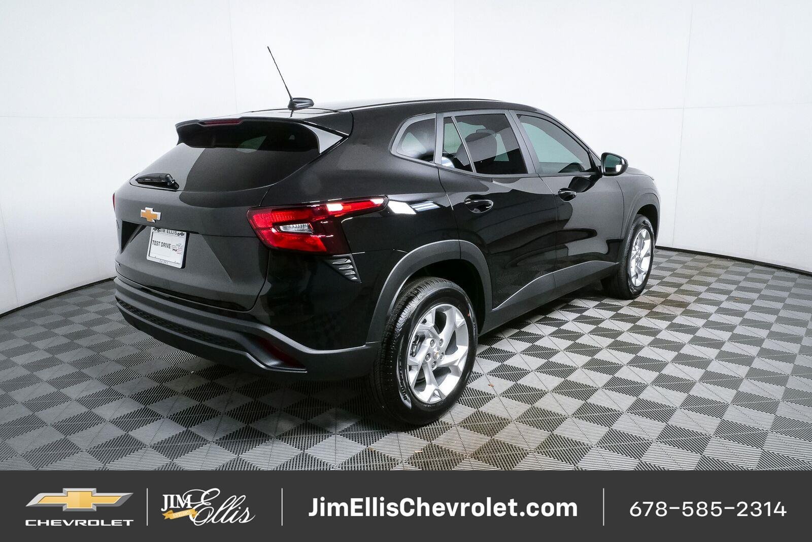 New 2026 Chevrolet Trax LS w/ LS Convenience Package FWD image 3