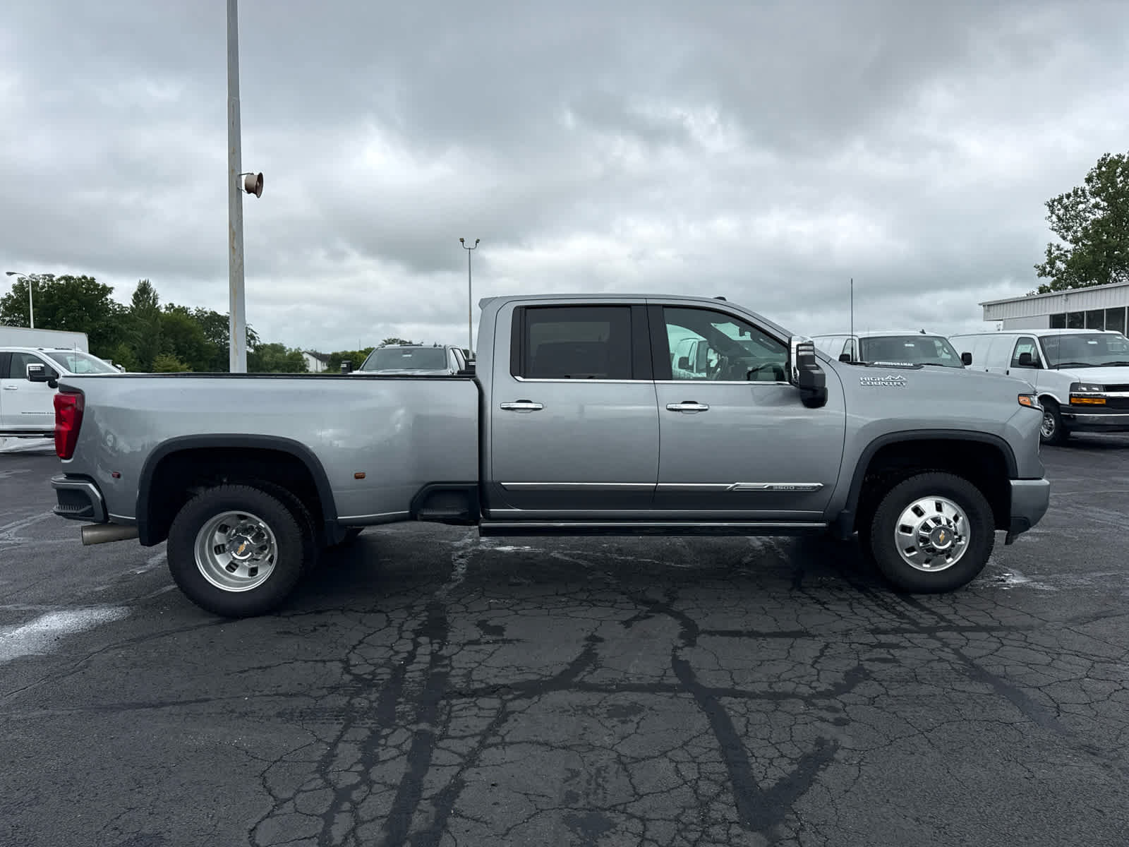 Certified 2025 Chevrolet Silverado 3500 High Country w/ Technology Package AWD/4WD image 6