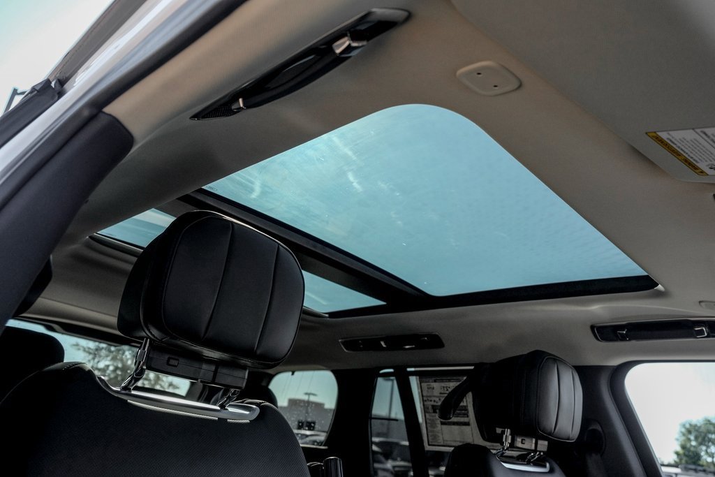 New 2025 Land Rover Range Rover SE image 23