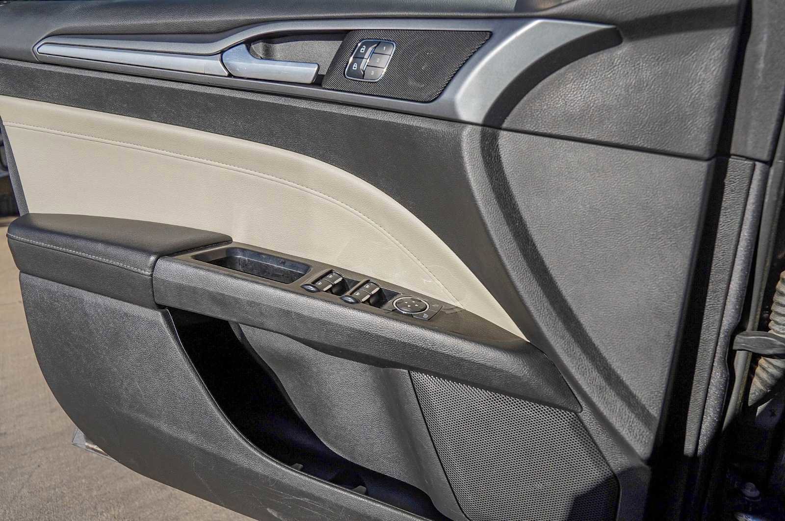 Used 2014 Ford Fusion Titanium image 22