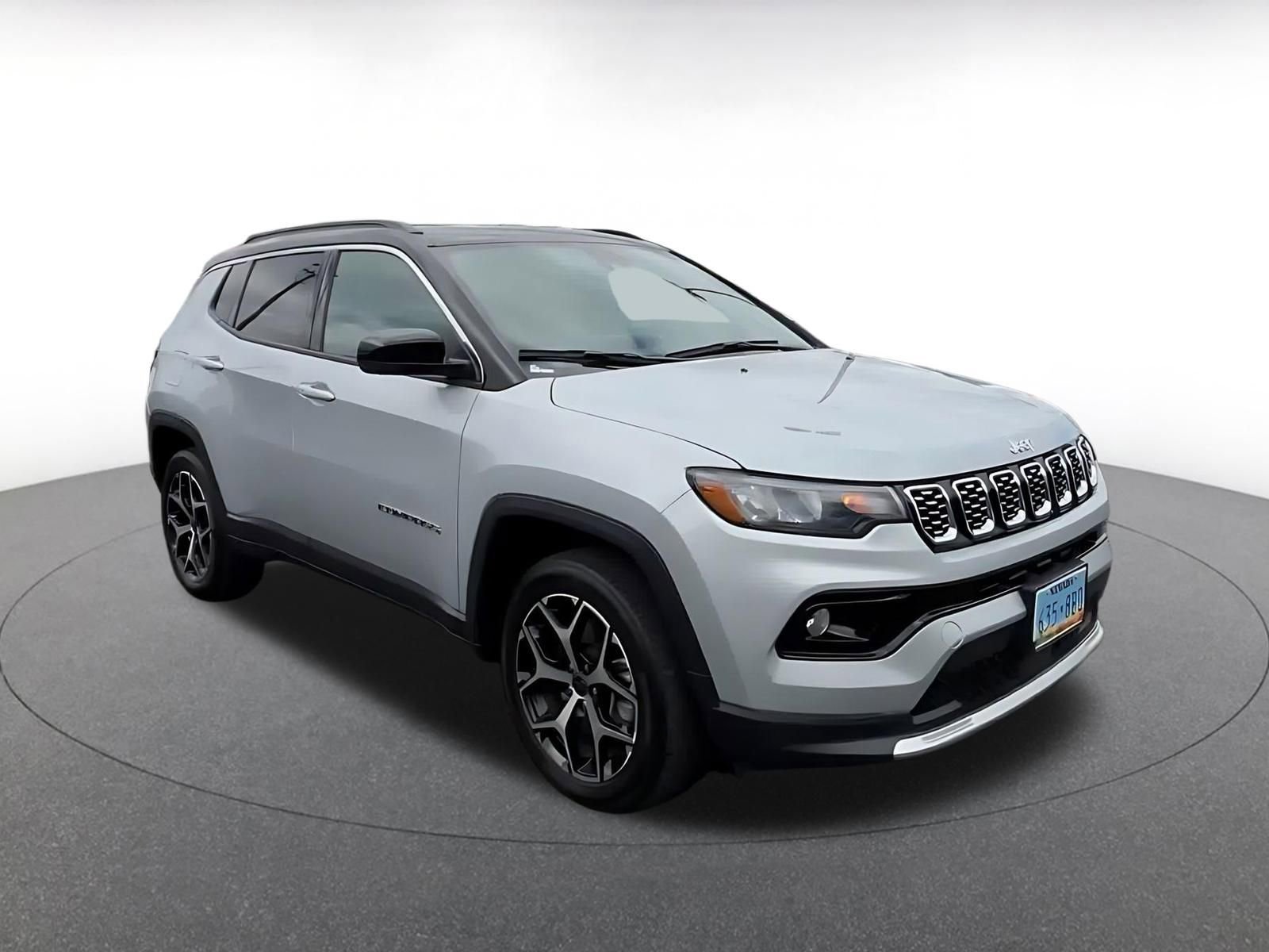 Used 2025 Jeep Compass Limited AWD/4WD image 2