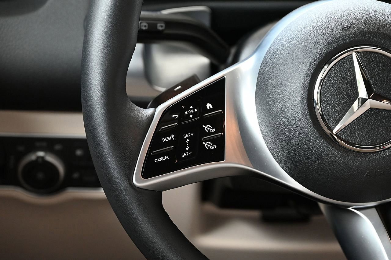 Certified 2025 Mercedes-Benz GLB 250 4MATIC image 15