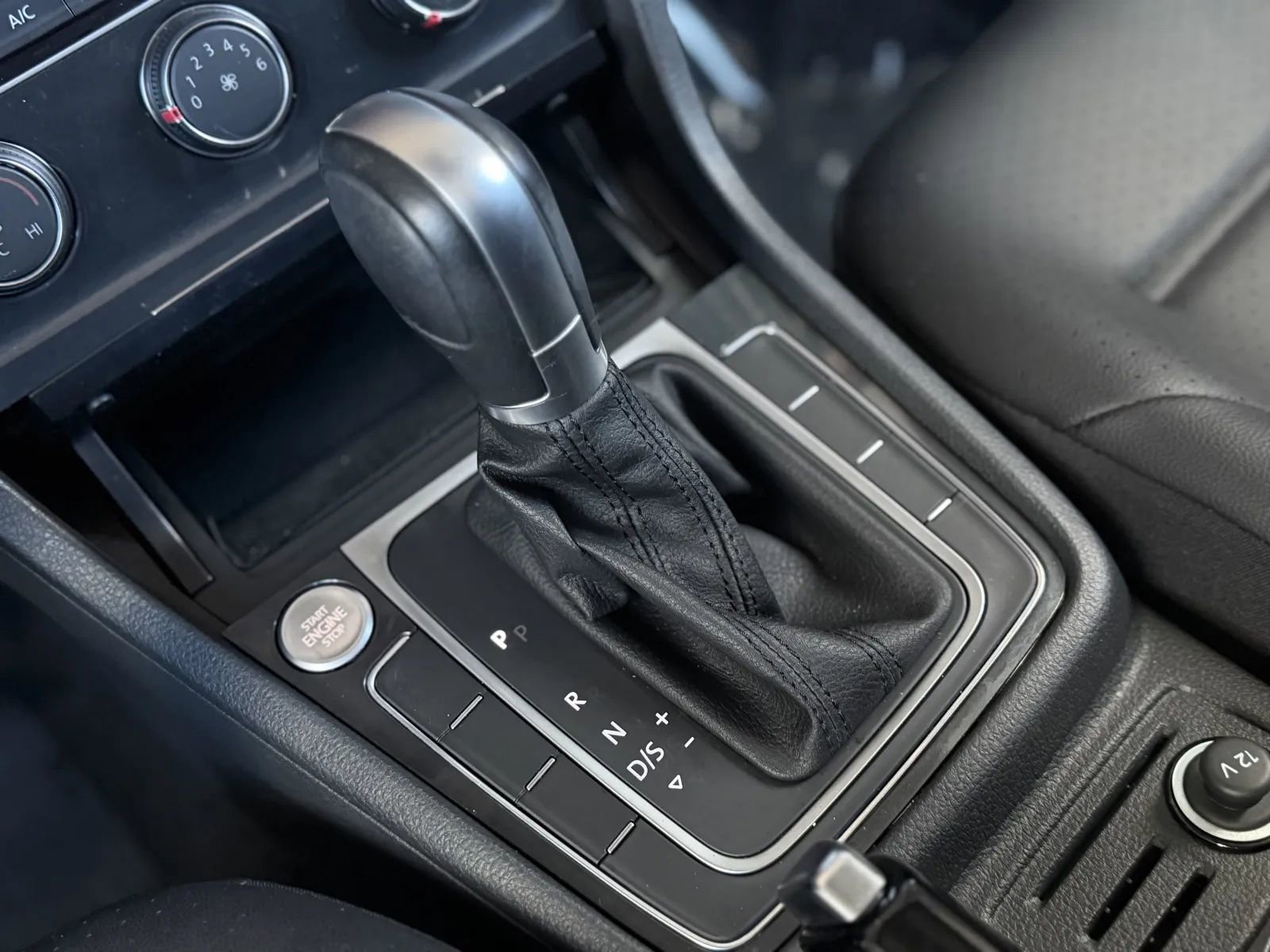 Used 2018 Volkswagen Golf SE image 27