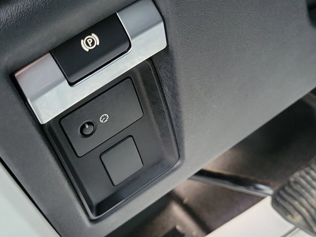 Used 2021 Land Rover Defender 110 SE image 8