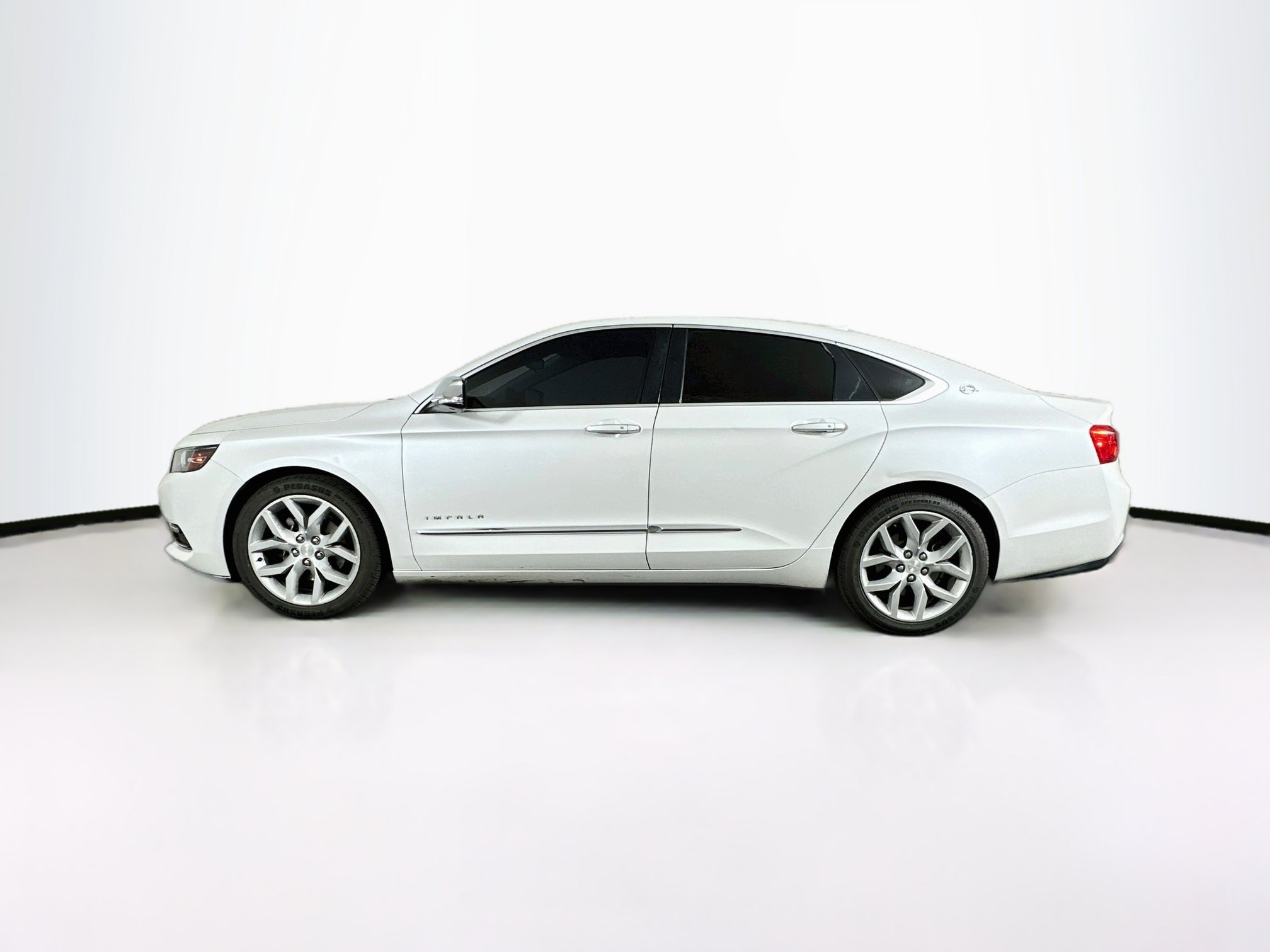 Used 2015 Chevrolet Impala LTZ FWD image 4