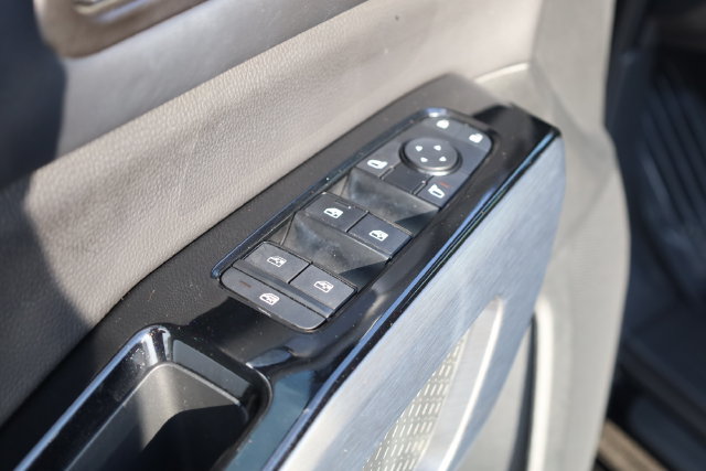 Used 2024 Nissan Pathfinder SL AWD/4WD image 18