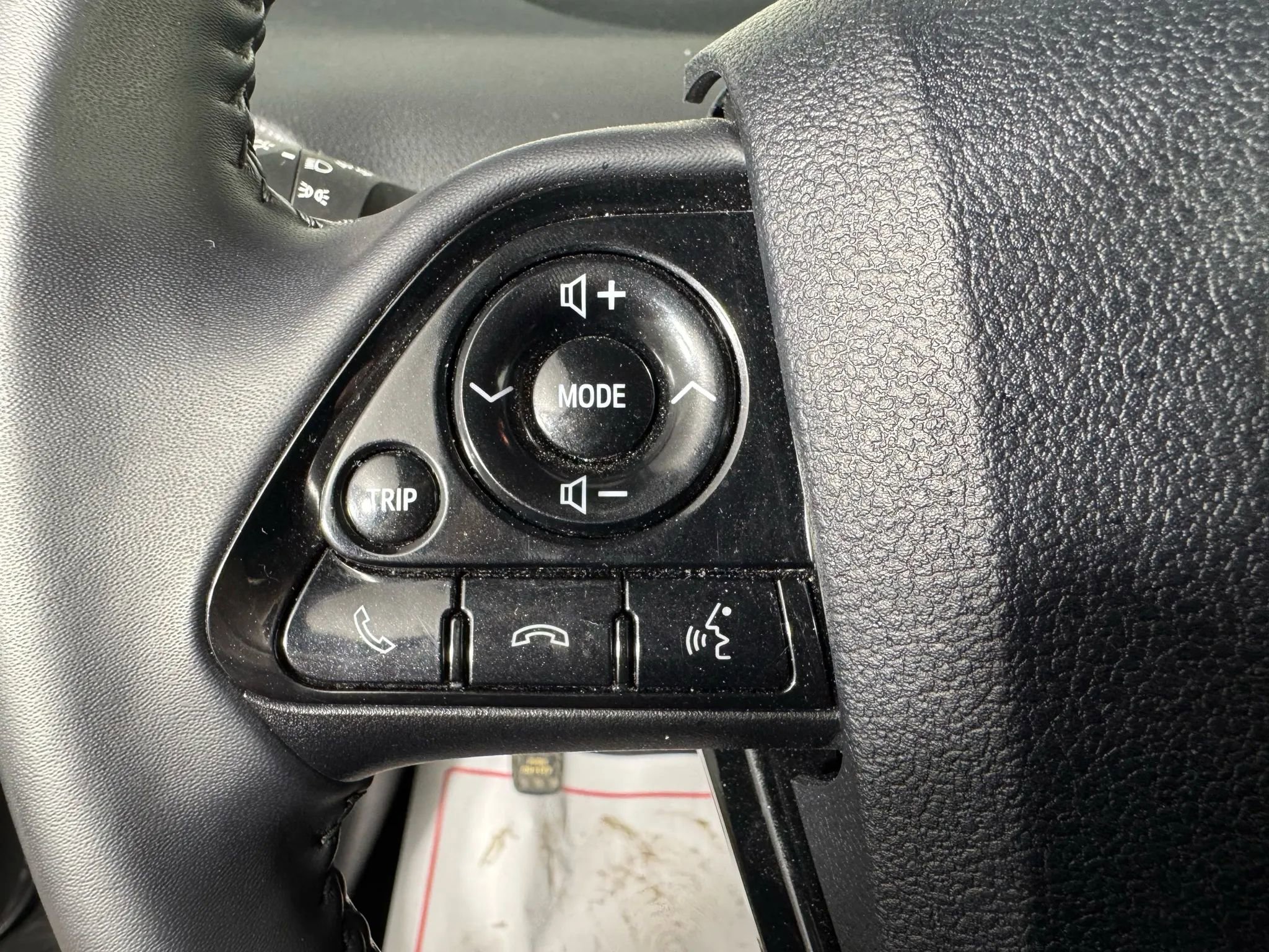 Used 2022 Toyota Prius Prime LE FWD image 16