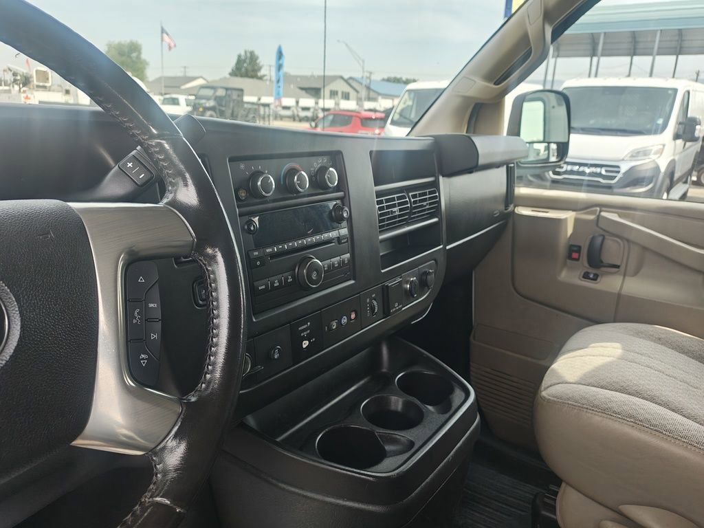Used 2017 Chevrolet Express 2500 Extended image 9