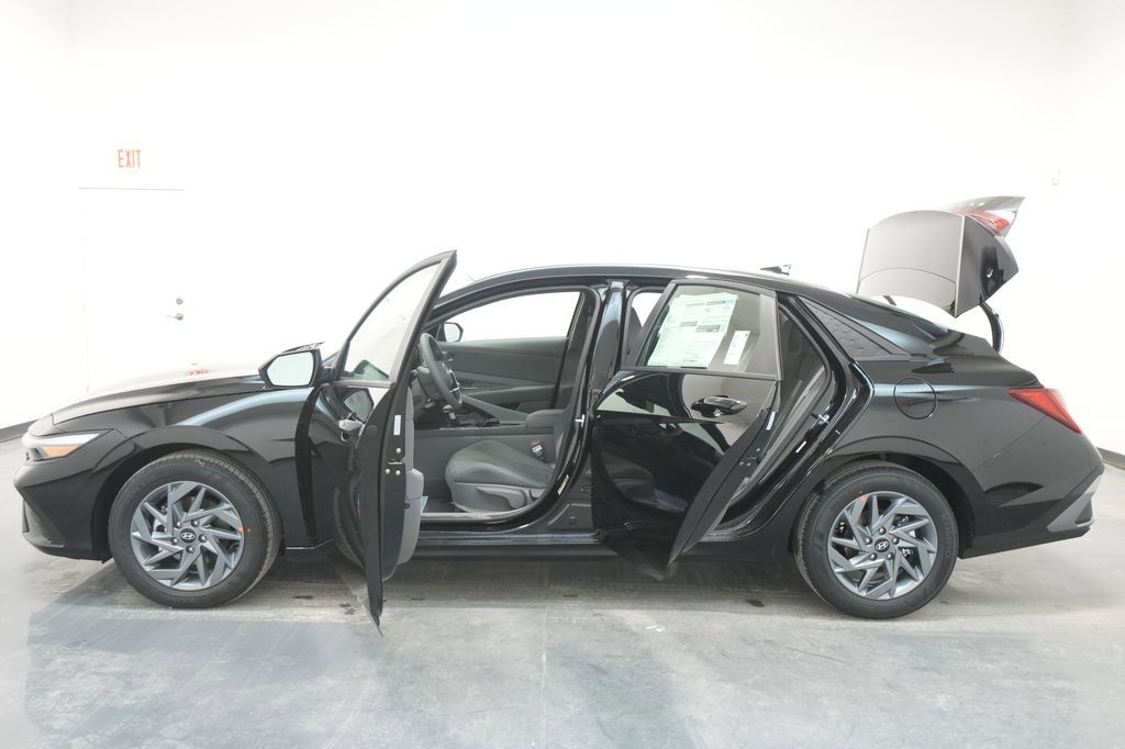 New 2026 Hyundai Elantra Blue image 23
