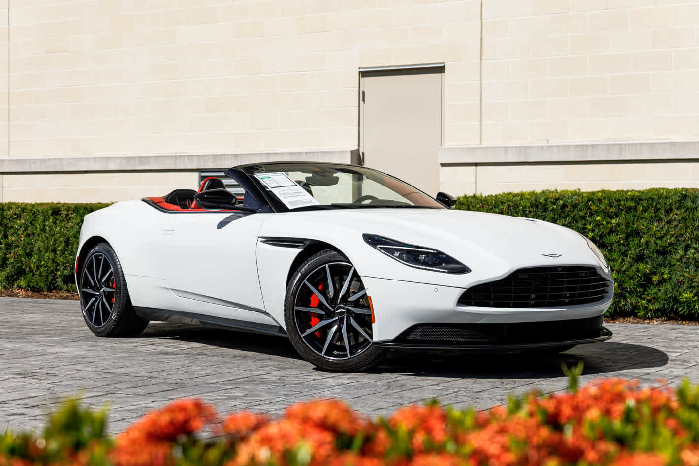 Used 2019 Aston Martin DB11 Volante image 64