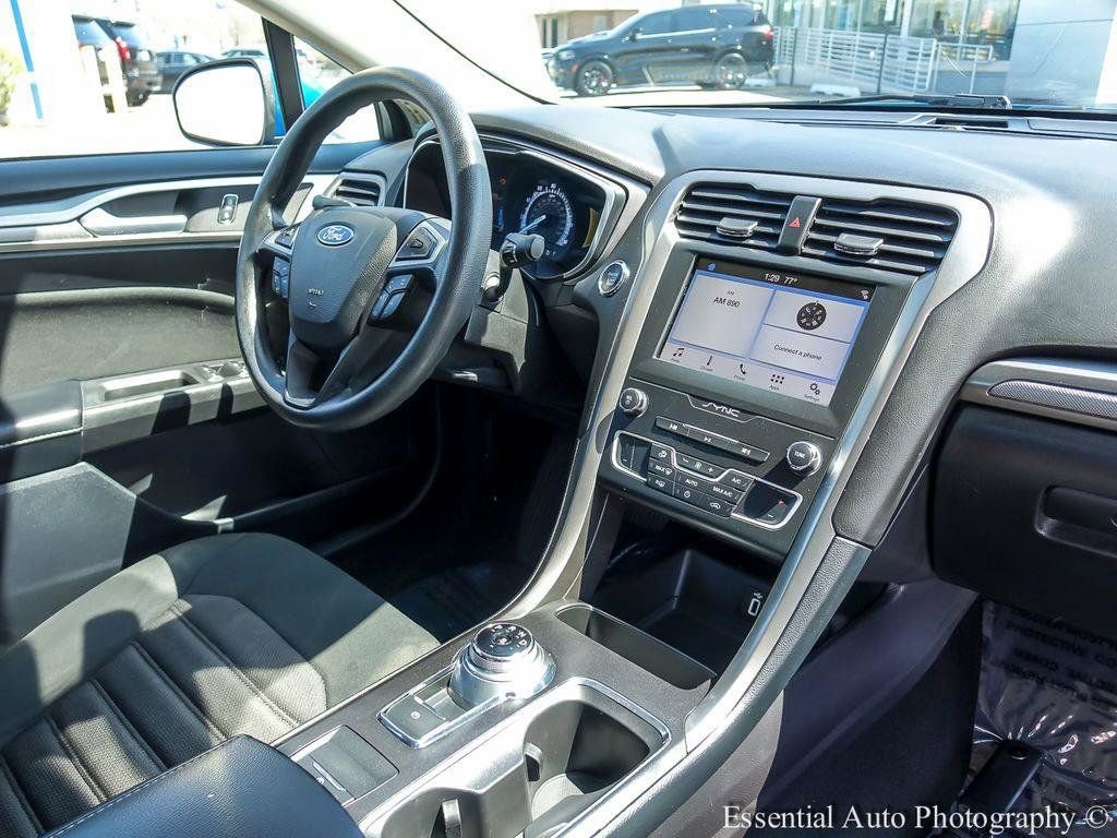 Used 2019 Ford Fusion SE image 25