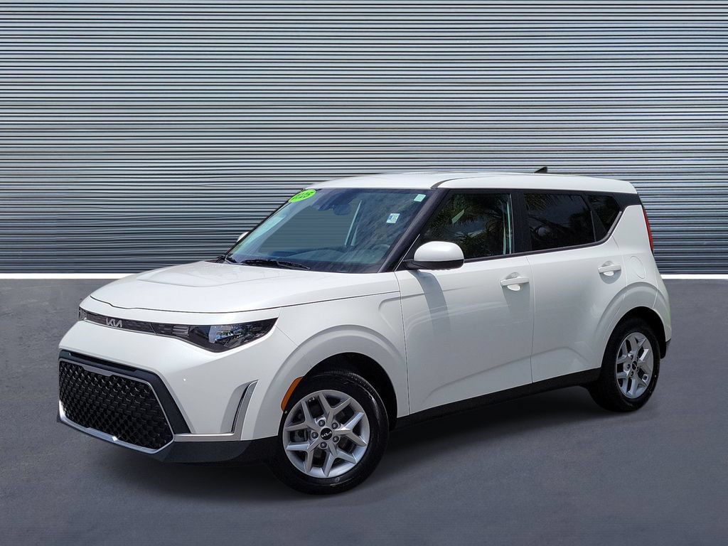 Used 2025 Kia Soul LX w/ LX Technology Package FWD image 1