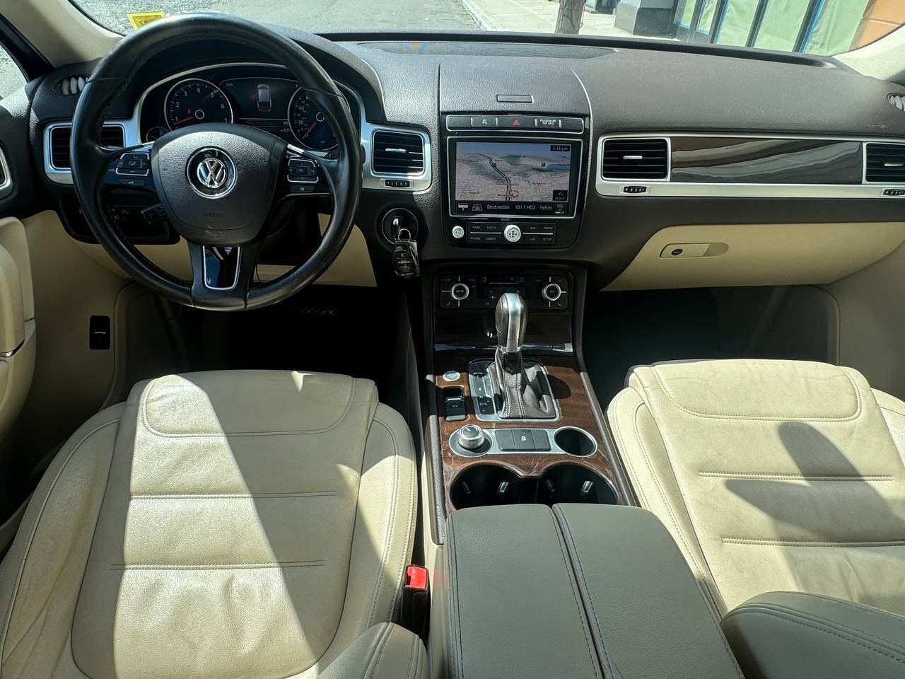 Used 2015 Volkswagen Touareg VR6 AWD/4WD image 9